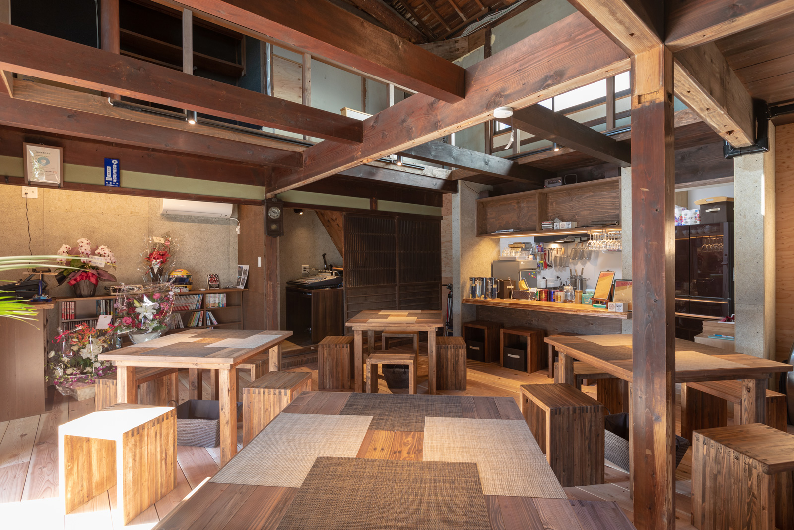 リノベーション 家族が暮らした築90年の古民家が 多くの人でにぎわうカフェに 和歌山で新築一戸建て 注文住宅 全館空調の家なら三幸建設