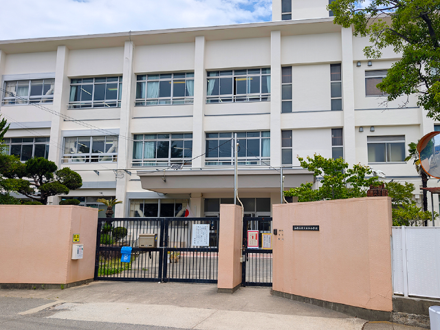 和歌山市立木本小学校 徒歩10分