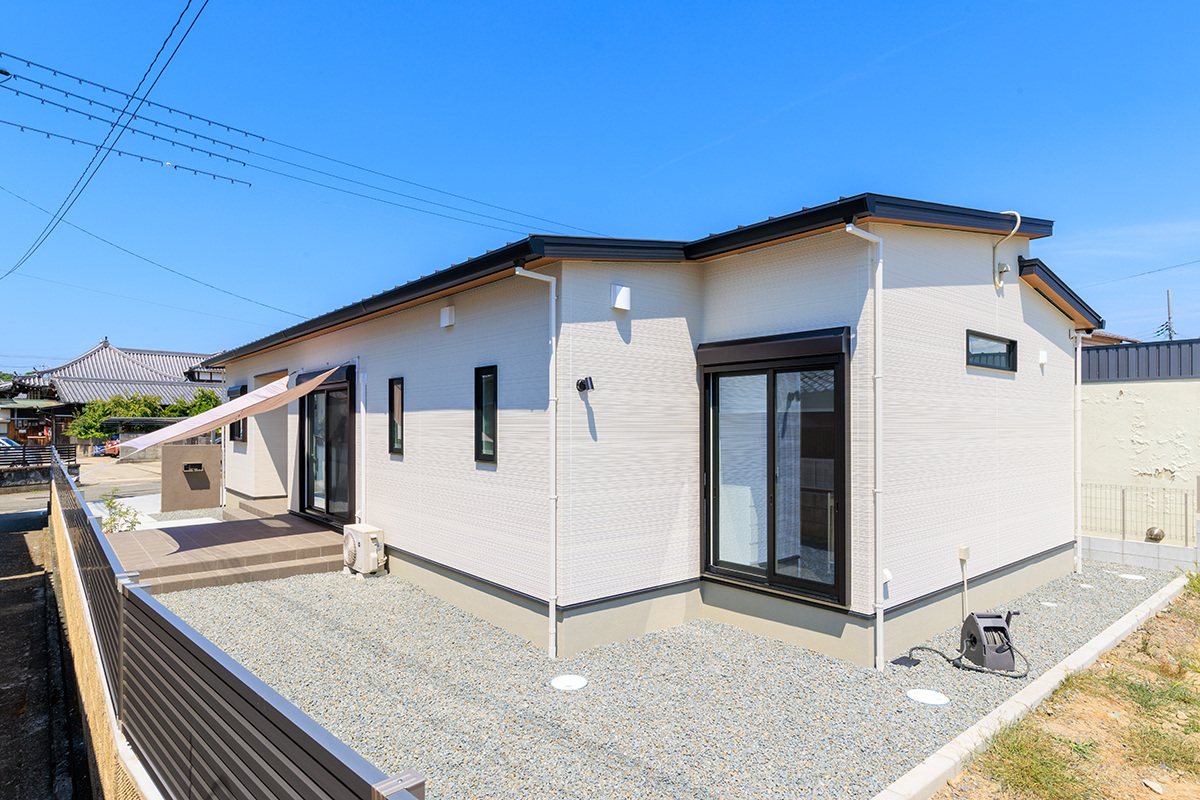 スタイリッシュで機能的。暮らしやすさを極めた平屋の家